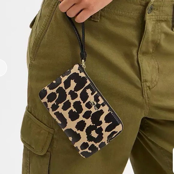 Leopard Print Coach Corner Zip Wristlet EUC - Picture 8 of 8